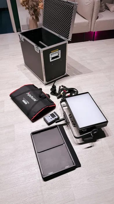 Lumină studio Aputure Nova P300c – kit complet