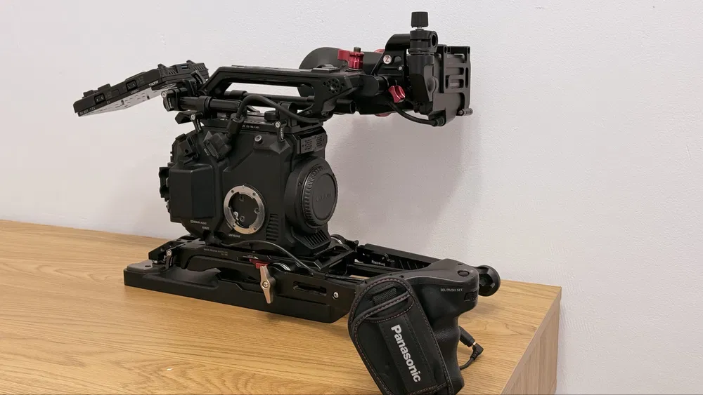 Camera video Panasonic AU-EVA1 - pachet complet, stare excelenta