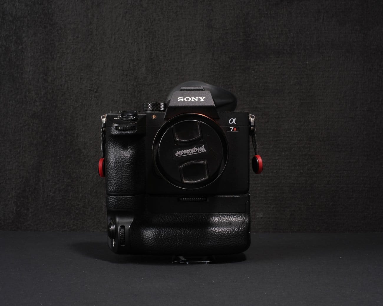 Sony A7R III + Grip Original Sony VG-C3EM + 3 baterii originale Sony