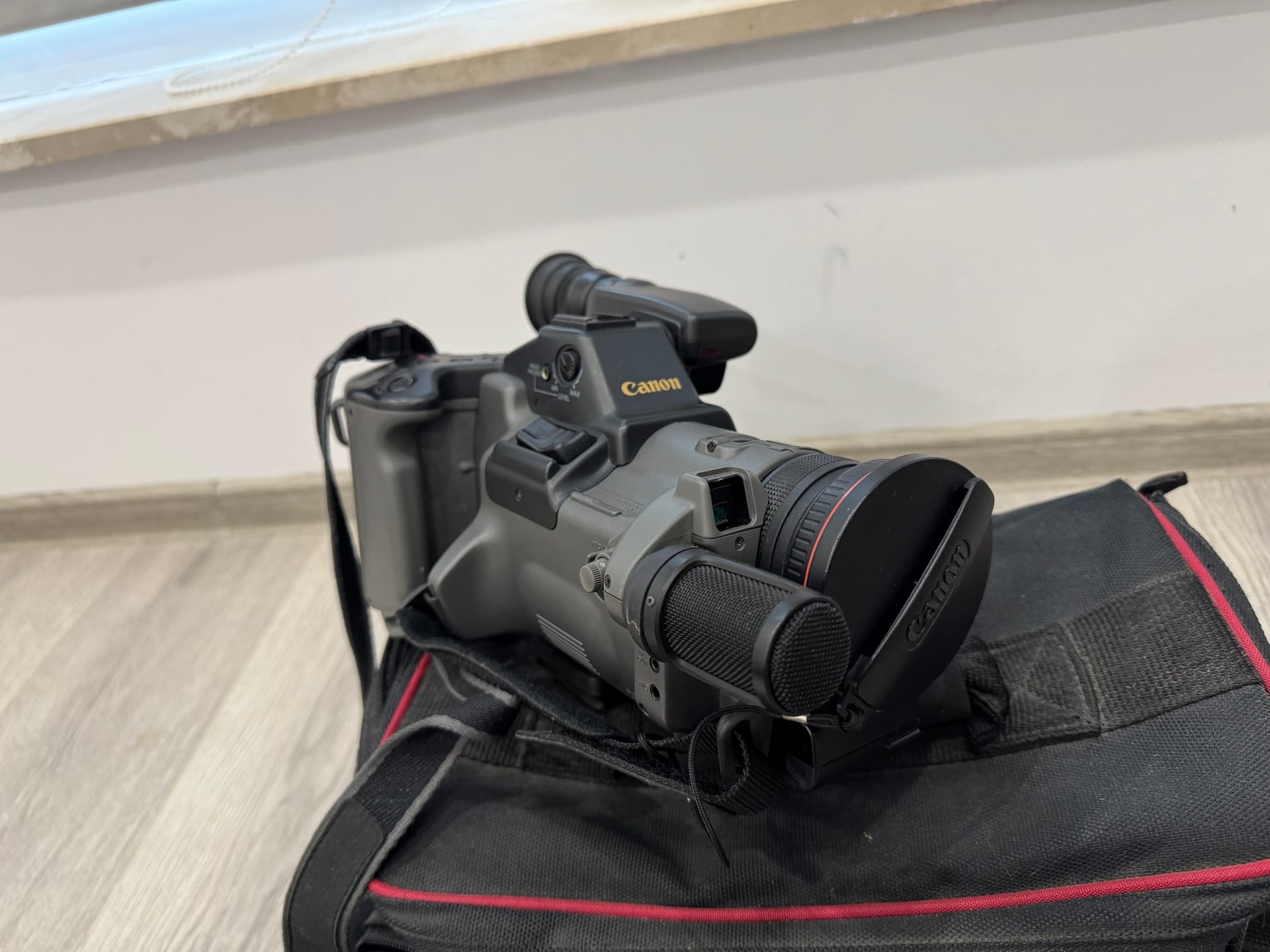 Camera de colectie Canon Canovision HI8