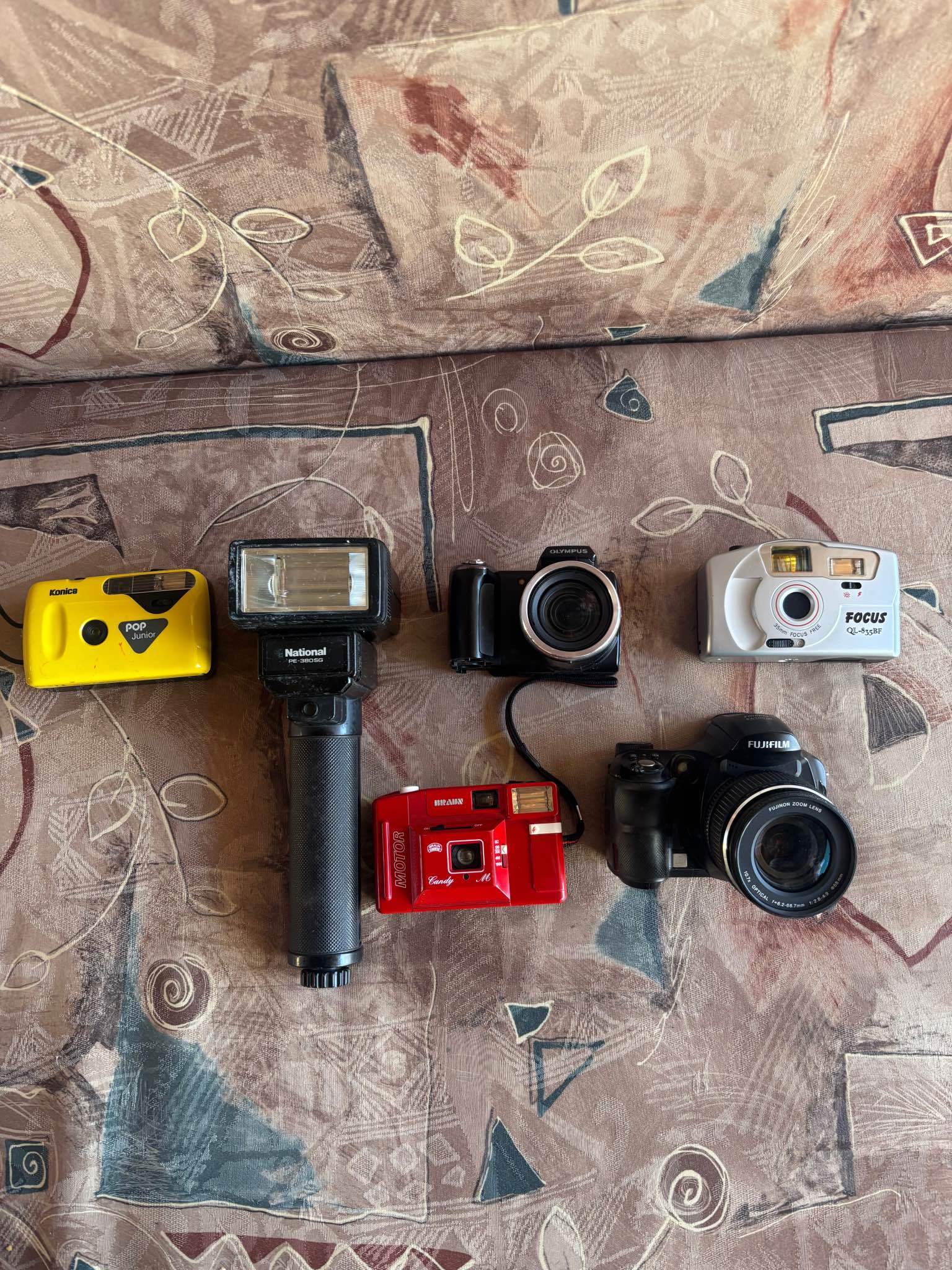 Camere foto si blitz de vanzare